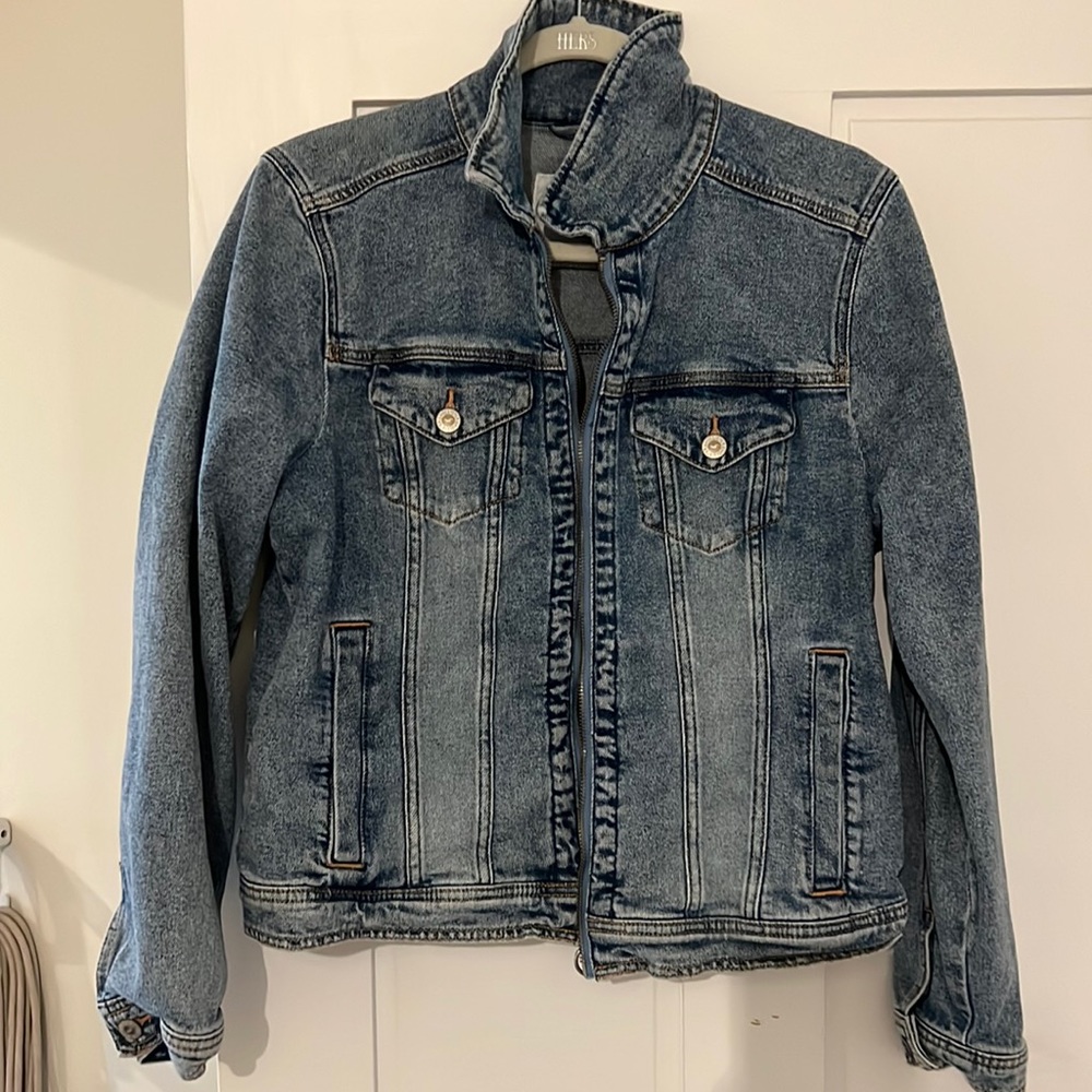 Cute hollister jean jacket- never worn!